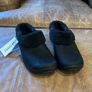 Merrell Black Suede Leather Shearling Lined Slip On Mules Clogs